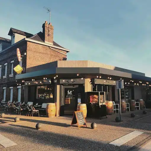 Devanture de M épicerie et comptoir à Montigny
