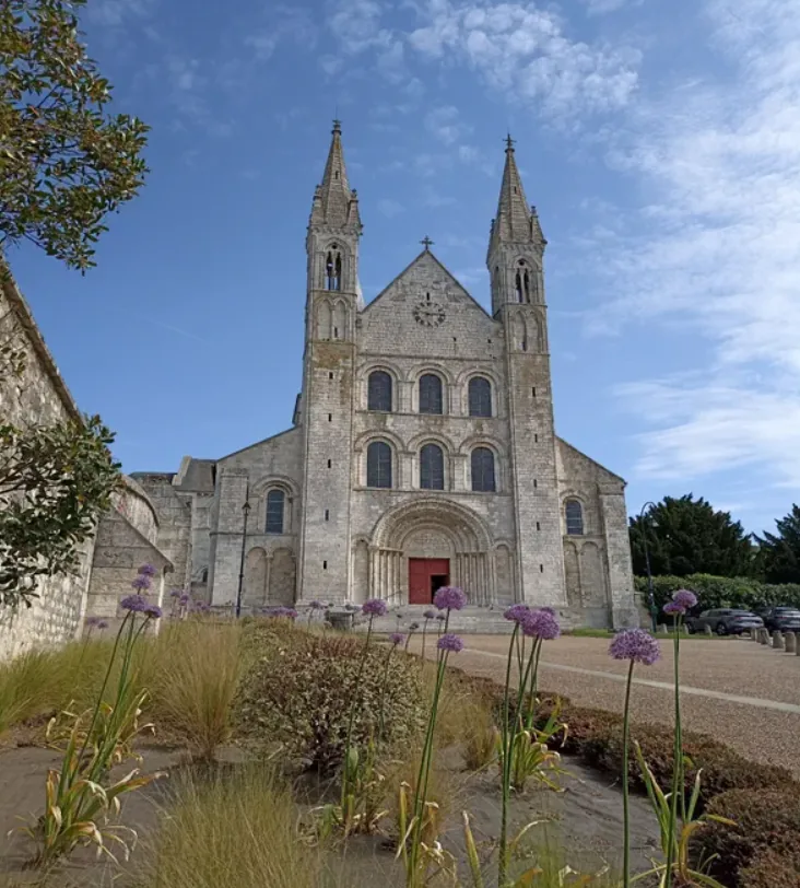 Abbaye Saint-Georges de Boscherville, a quelques minutes de Montigny (76380)